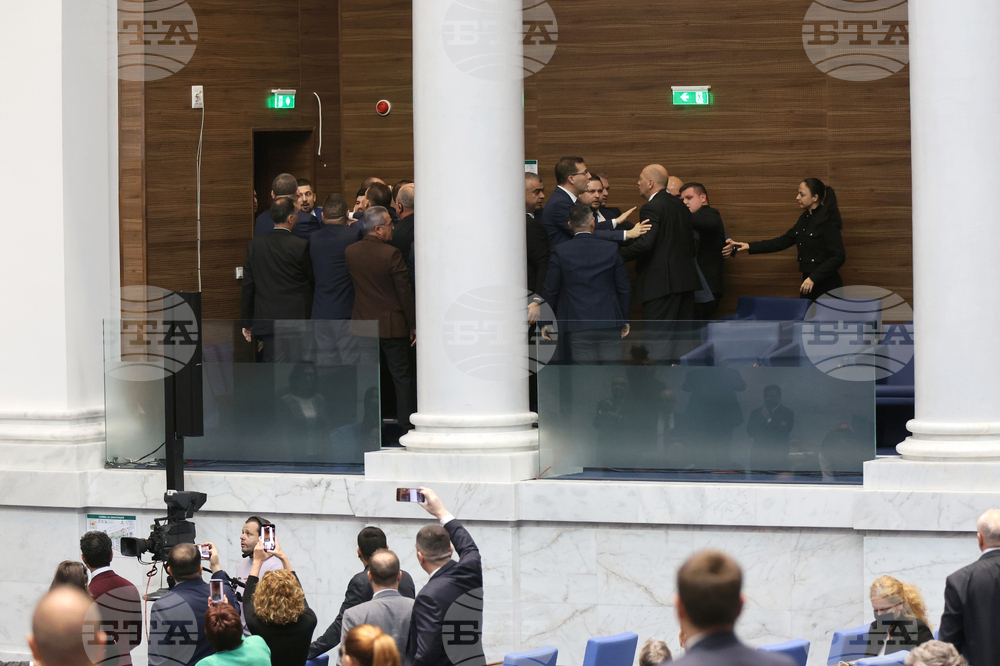 Парламент - извънредно заседание