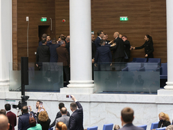 Парламент - извънредно заседание