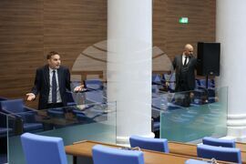 Парламент - извънредно заседание