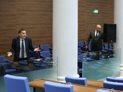 Парламент - извънредно заседание