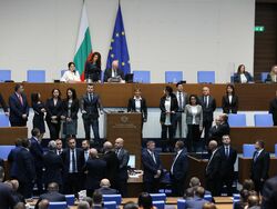 Парламент - извънредно заседание