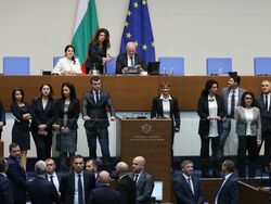 Парламент - извънредно заседание