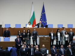 Парламент - извънредно заседание