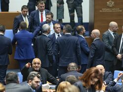 Парламент - извънредно заседание