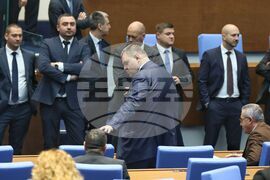 Парламент - извънредно заседание