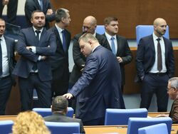 Парламент - извънредно заседание