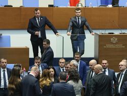 Парламент - извънредно заседание