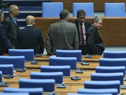 Парламент - извънредно заседание