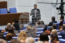 Парламент - извънредно заседание