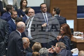 Парламент - извънредно заседание