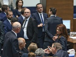 Парламент - извънредно заседание