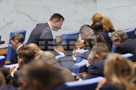 Парламент - извънредно заседание