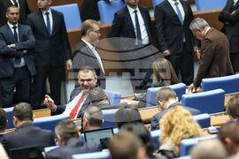 Парламент - извънредно заседание