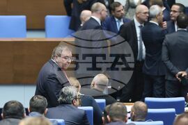 Парламент - извънредно заседание