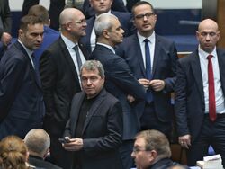 Парламент - извънредно заседание
