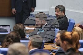 Парламент - извънредно заседание