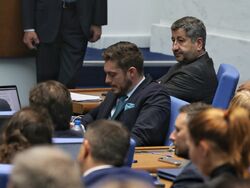 Парламент - извънредно заседание