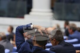 Парламент - извънредно заседание