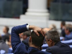 Парламент - извънредно заседание