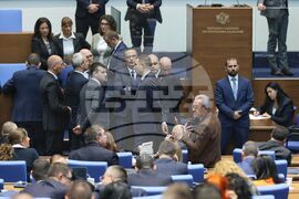 Парламент - извънредно заседание