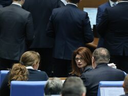 Парламент - извънредно заседание