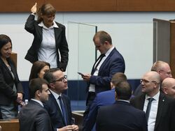 Парламент - извънредно заседание