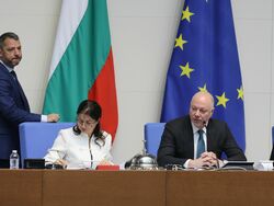 Парламент - извънредно заседание