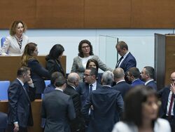 Парламент - извънредно заседание