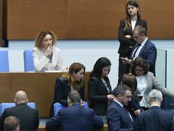 Парламент - извънредно заседание