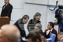 Парламент - извънредно заседание