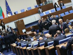 Парламент - извънредно заседание