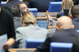Парламент - извънредно заседание