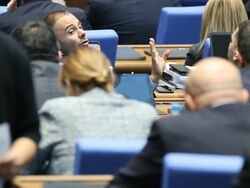 Парламент - извънредно заседание