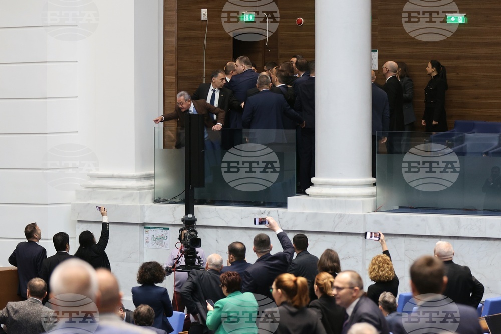 Парламент - извънредно заседание