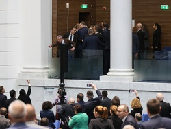 Парламент - извънредно заседание