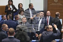 Парламент - извънредно заседание