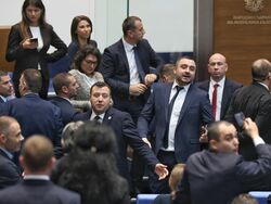 Парламент - извънредно заседание