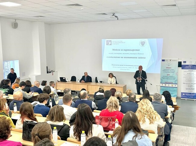 Техническият университет и Природо-математическата гимназия във Велико Търново въвеждат програми по киберсигурност и изкуствен интелект