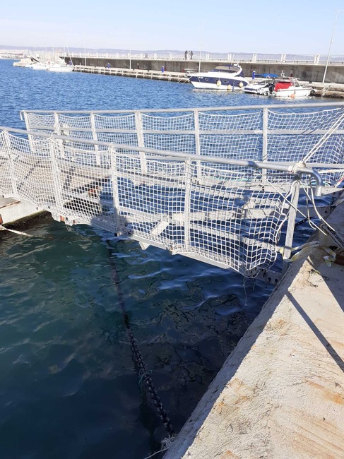 Община Варна: Кметът на Варна нареди спешна проверка защо още при първата буря се налага възстановяване на бронировката на пристанище Карантината