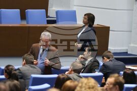 Парламент - извънредно заседание