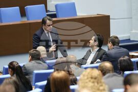 Парламент - извънредно заседание