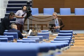 Парламент - извънредно заседание