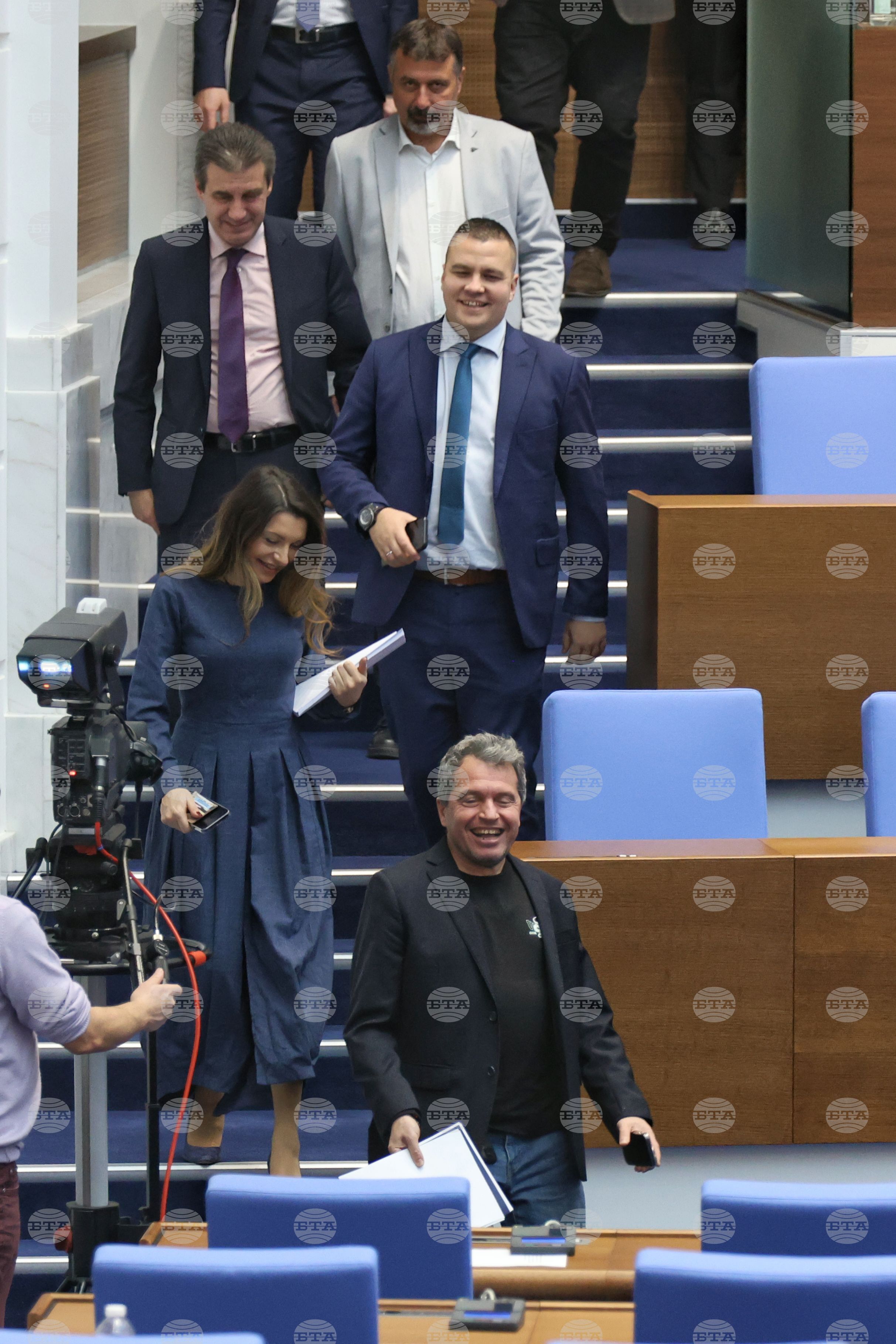 Парламент - извънредно заседание