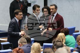 Парламент - извънредно заседание