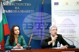 Министерството на здравеопазването - пресконференция - осигуряване на въздушни превози
