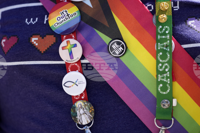 За пръв път в историята хора от общността на ЛГБТ участват официално в поклонение във Ватикана