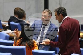 Парламент - извънредно заседание