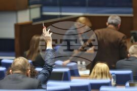 Парламент - извънредно заседание