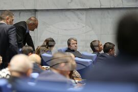 Парламент - извънредно заседание