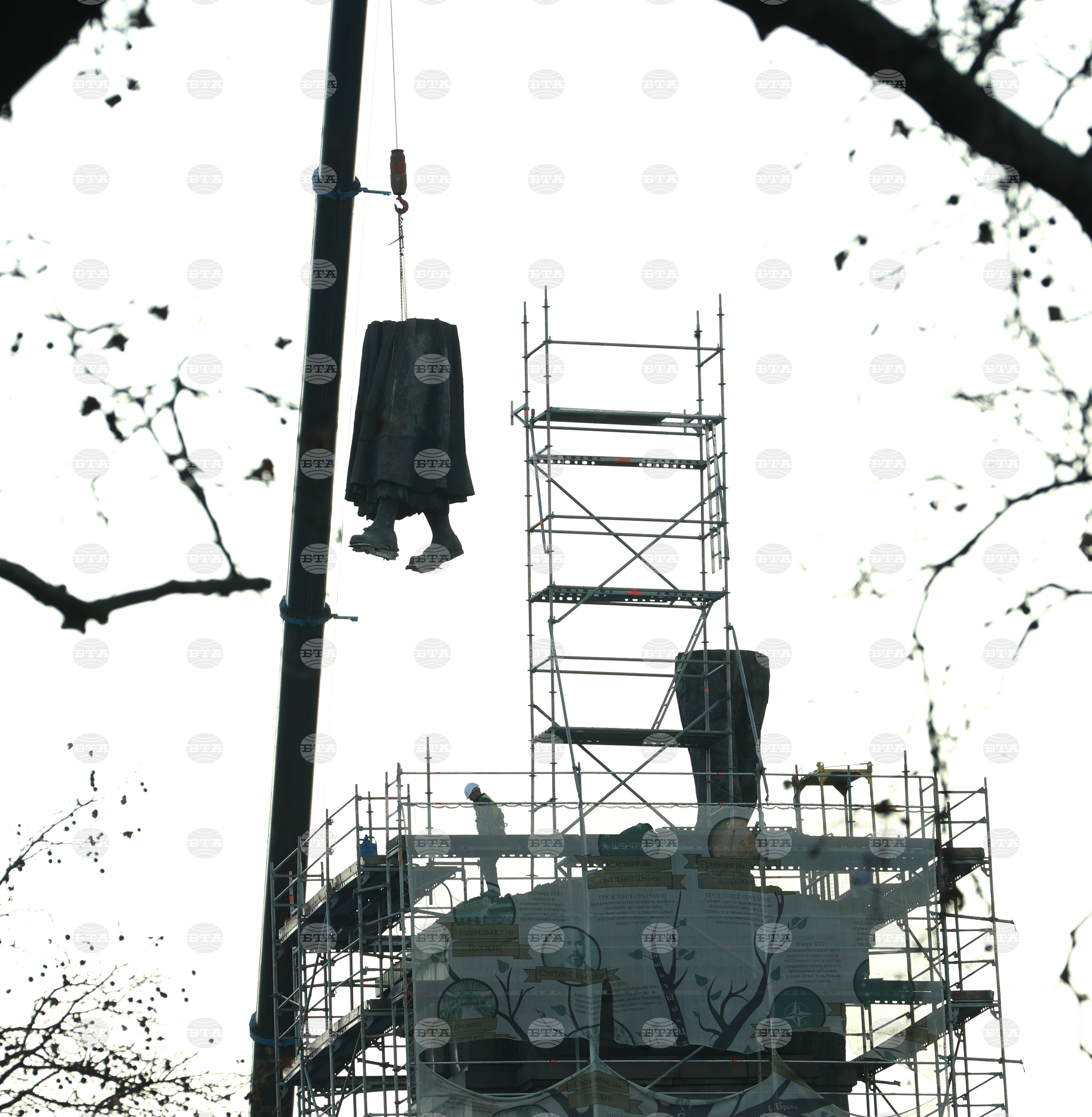 Паметник на съветската армия - демонтаж